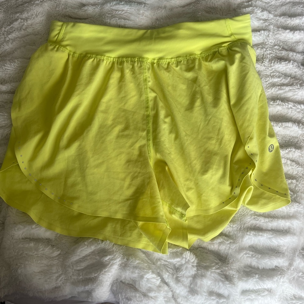 LULU FAST & FREE SHORTS NWOT